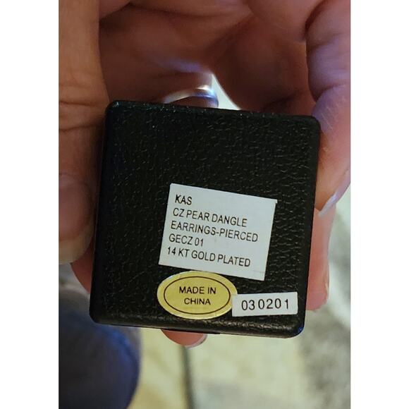 Vintage Jewelry 14KT Plated Pear-Shaped Tear Drop Earrings In Box - Picture 9 of 9